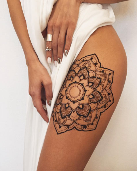 mehndi-mandala-thigh-tattoo-27
