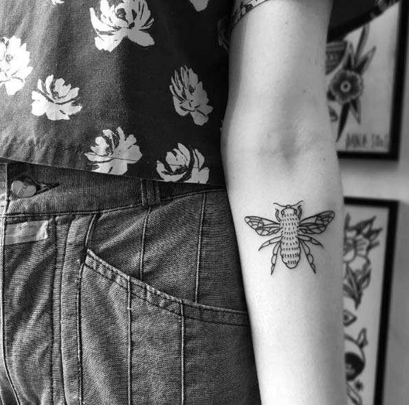 minimalistic-bee-tattoo