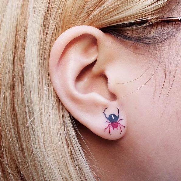 spider-earing-tattoo