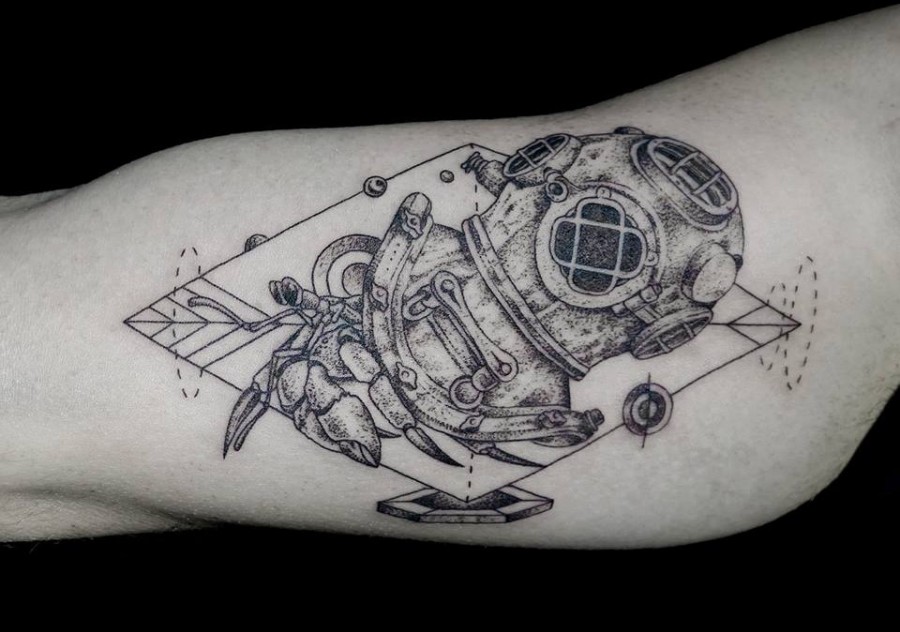 diver-tattoo-900x632