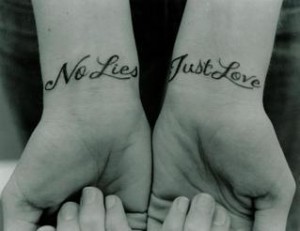 fotos-de-tatuagem-feminina-delicada-e-diferente-no-pulso-2012-e-2013-8-300x2311