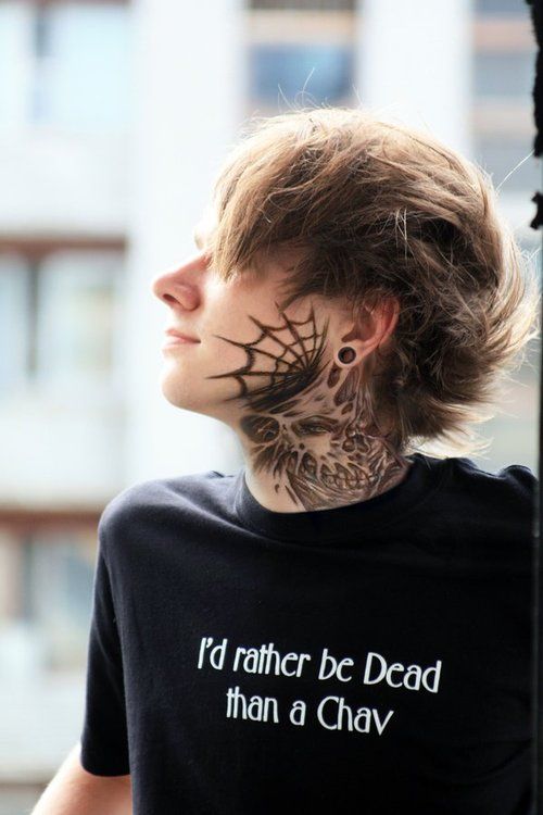 spiderweb-face-tattoo