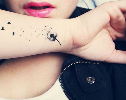 tatuagens-femininas-delicadas-nos-pulsos
