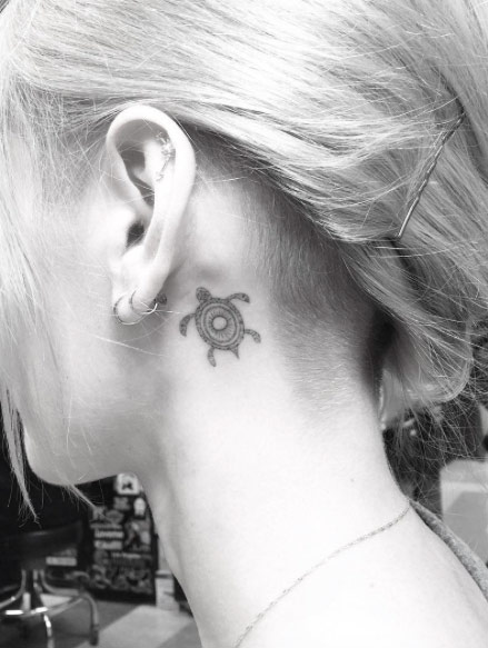 behind-the-ear-tattoo-8