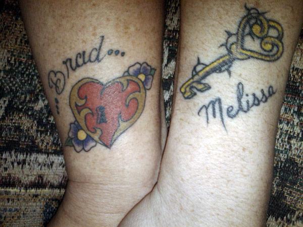 tatuagens-para-casal-coracao-pulso