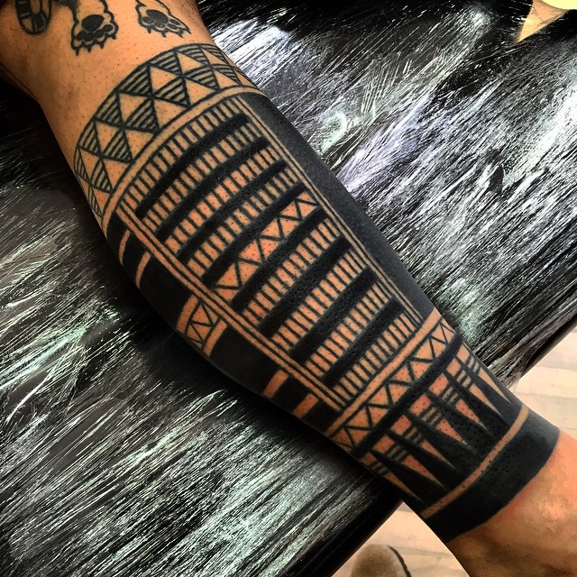 brace-on-leg-maori-tattoo-by-matt-black