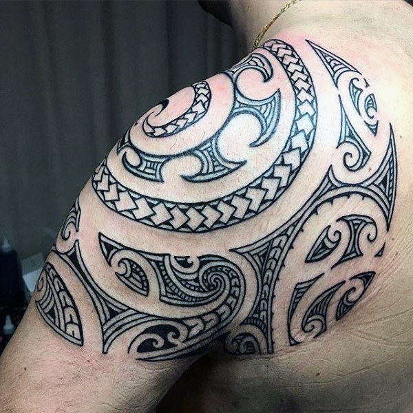 back-of-shoulder-maori-new-zealand-culture-tattoo-on-man