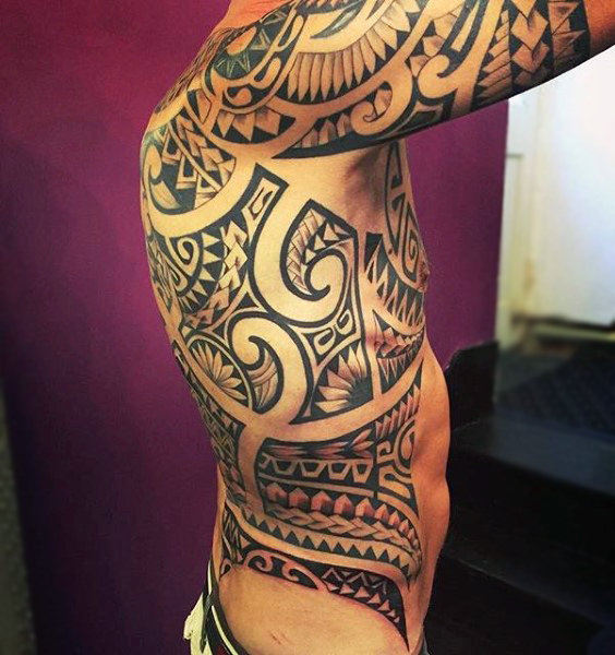 rib-cage-side-maori-tattoo-on-man