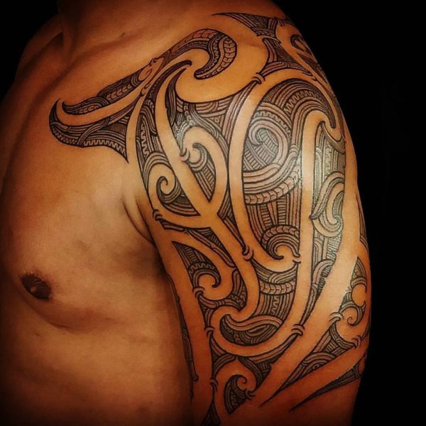 ta-moko-kirituhi-maori-tattoo-kiwiana-new-zealand-south-pacific-shoulder-tattoo-design-600x600