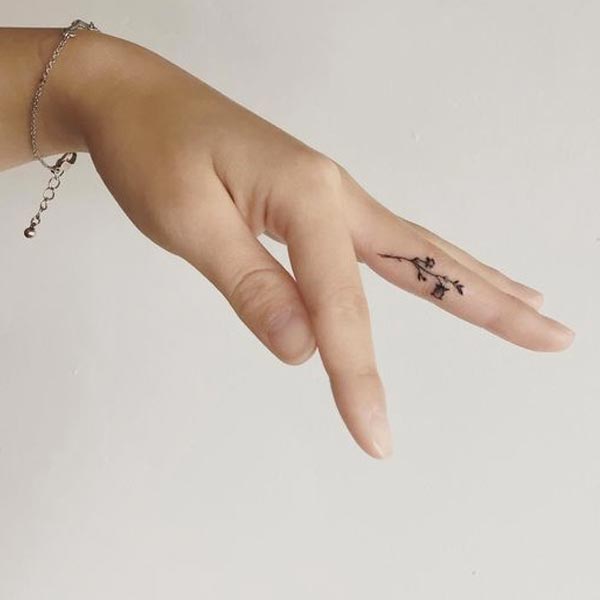 03-final-tfs-finger-tattoos