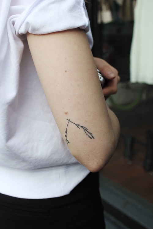 25-cute-minimalist-tattoos-for-girls-1