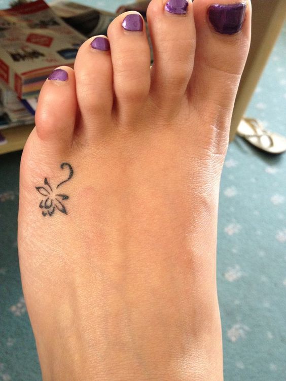 28-tiny-flower-foot-tattoo