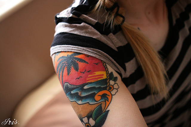 colored-palm-tree-tattoo-on-right-shoulder