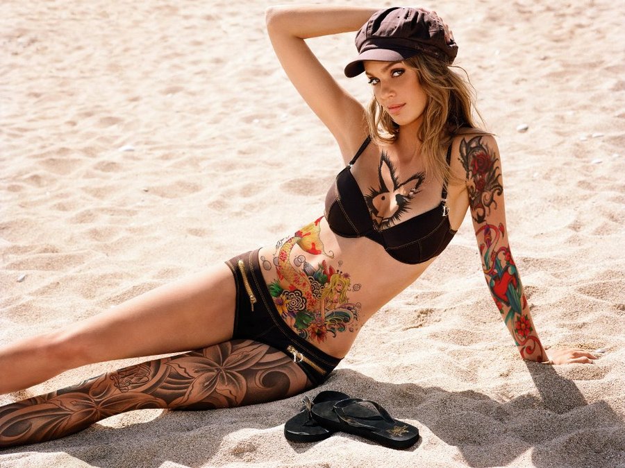 girl-with-arrow-tattoo-on-beach-2