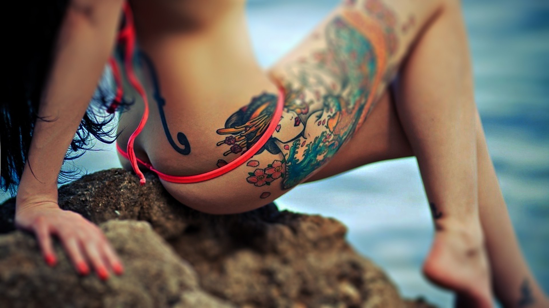 girl-with-tattoos-on-beach-1