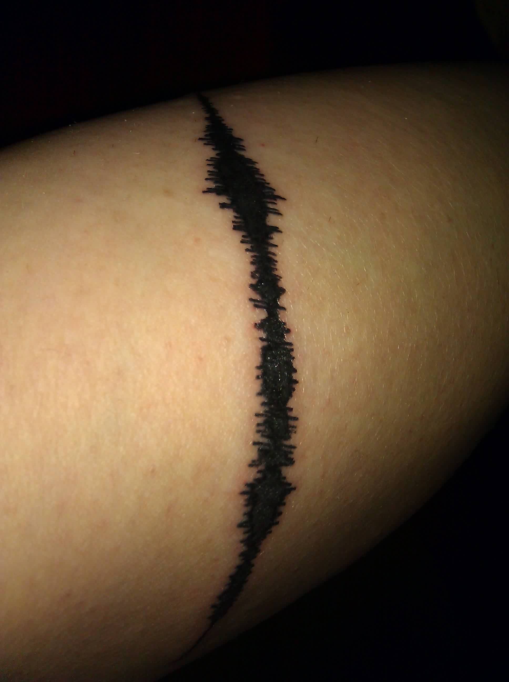 nice-black-sound-wave-tattoo