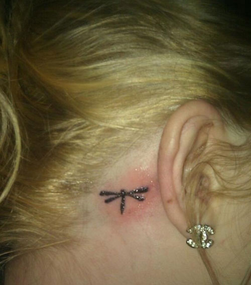 tiny-dragonfly-tattoo-behind-ear