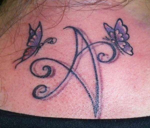 tatuaggio-con-lettera-a-e-farfalle