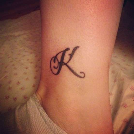 tatuaggio-lettera-k-in-corsivo