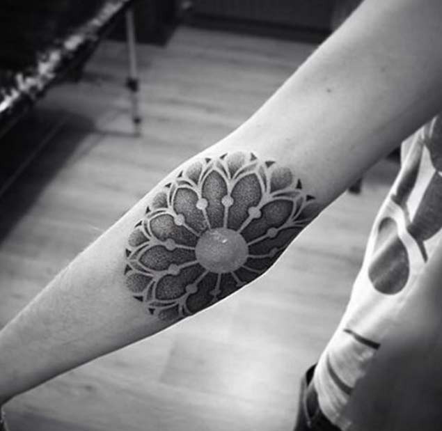 dotwork-mandala-tattoo-e1453928664346