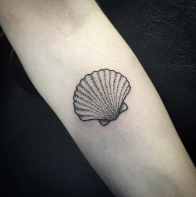 dotwork-seashell-tattoo