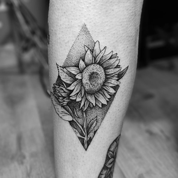 dotwork-sunflower-tattoo
