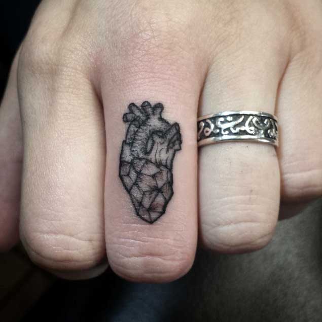 heart-finger-tattoo