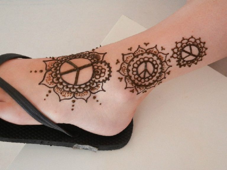henna-tattoo-for-feet-ankle-768x576