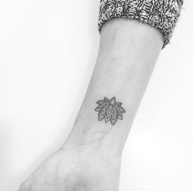 minimal-lotus-flower-tattoo