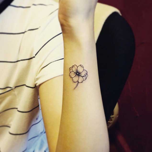 tiny-flower-tattoo-1