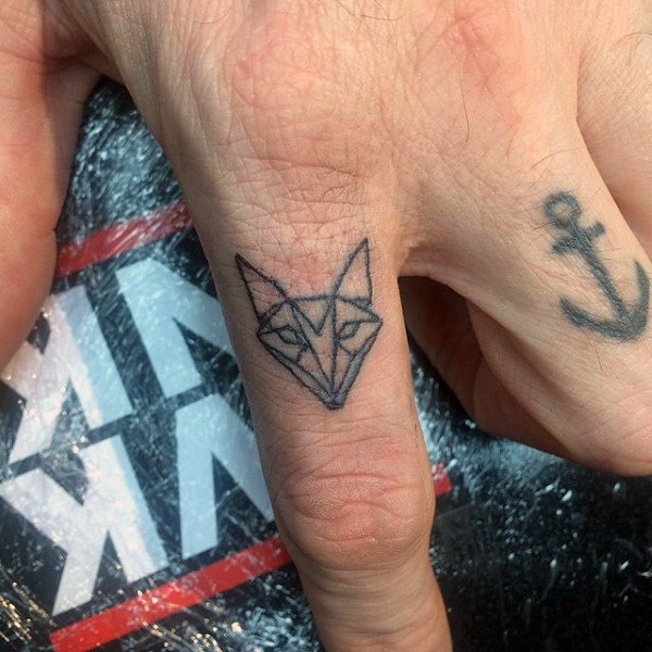 abstractfoxtattooringfingerformen TatuaggiStyle