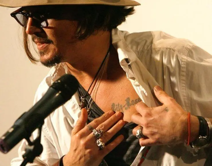 tatuaggio-Johnny-Depp-dedicato-alla-figlia