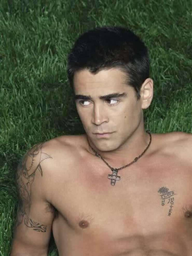 Colin Farrell tatuaggio rosa