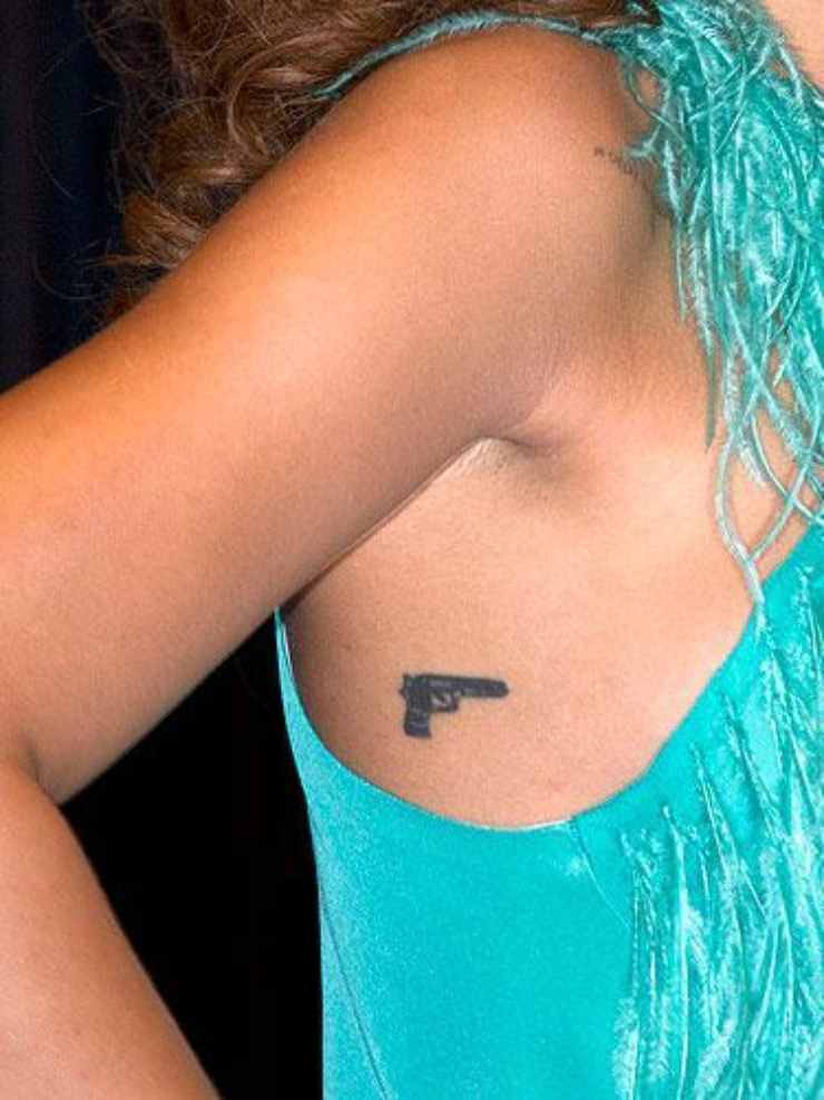 Rihanna tatuaggio