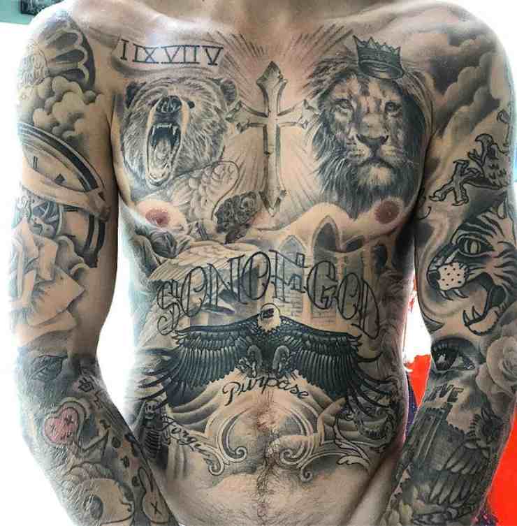 Justin Bieber tatuaggi torso e braccia