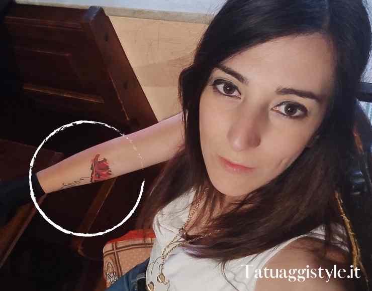 Emanuela copre le coltellate con tatuaggi